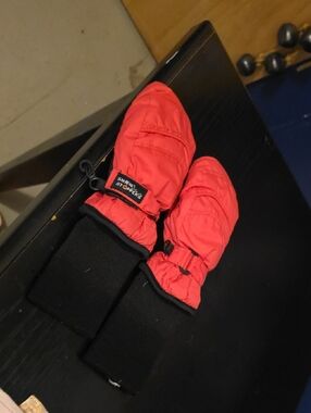 Source Unknown Bright Red Kids Mittens with Black Cuffs